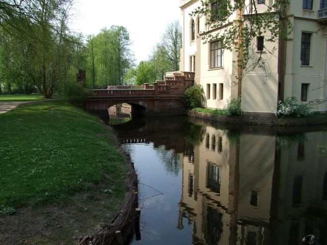 ... ein Wasserschloß ...