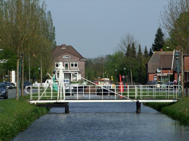 ... und Fußgängerbrücke.