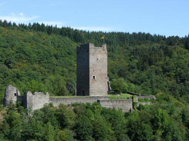 ... und uns auf die Oberburg beschränkten, deren Bergfried ...