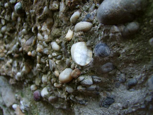 ... offensichtlich nicht auf Sandstein gebaut wurden.