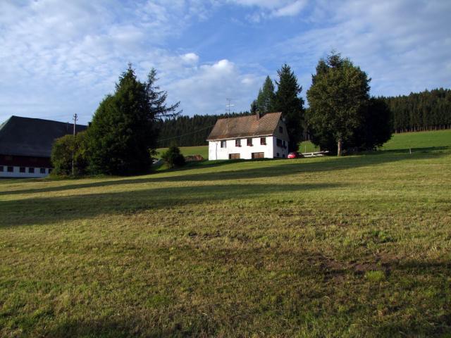 Das "Oehlershüsli" begrüßte uns bei Sonnenschein.