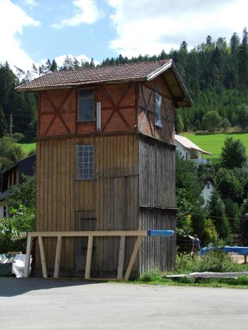 ... und dieses merkwürdige Gebäude.