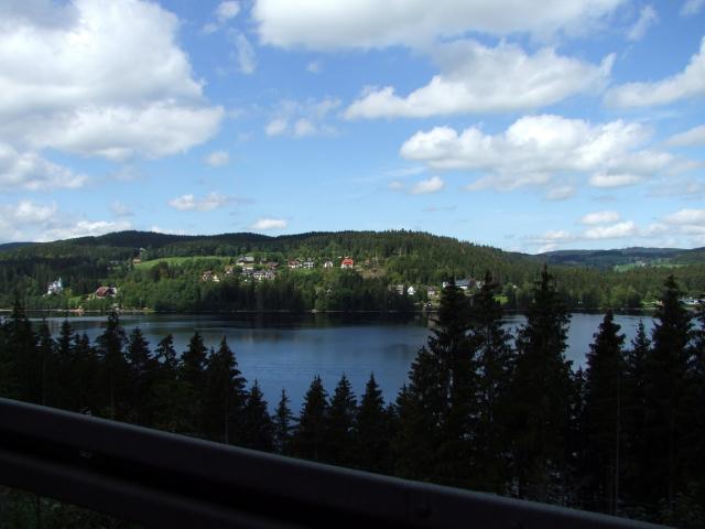 ... ließen wir den Titisee links - Pardon! - rechts liegen.