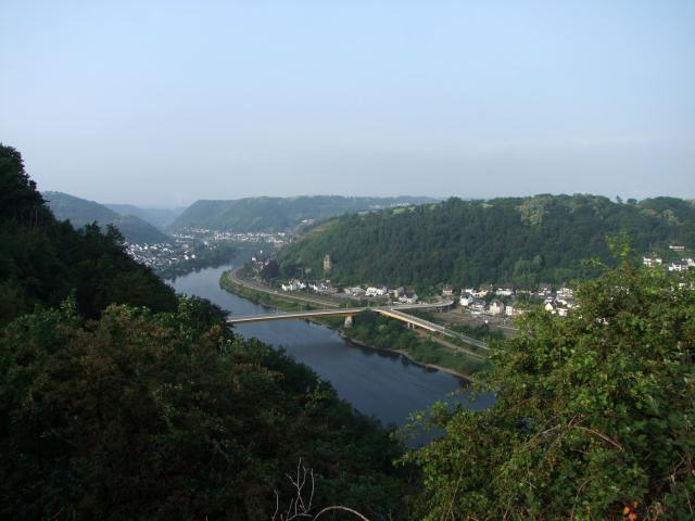 ... fuhren wir zunächst an der Mosel entlang.