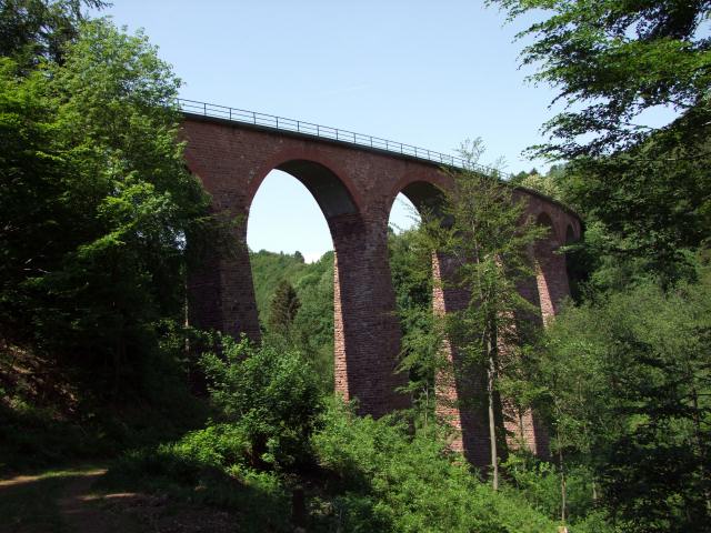 Das Hoxeler Viadukt ...