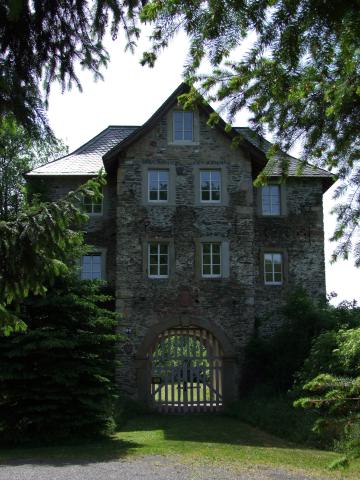 Als wir auf anderem Weg zum Burgtor mit angeschlossener Ruine kamen ...