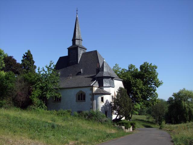 Zu diesem Kirchlein, an dem es einen reizenden Rastplatz gibt, gehörte mal ein Dorf.