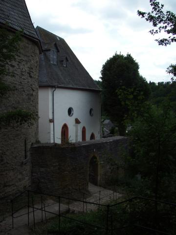 ... und Schloßkirche vorbei.