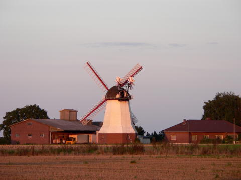 eine Windmühle und...