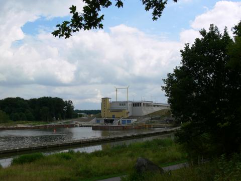 Anders funtionieren die Schachtschleusen bei Uelzen.