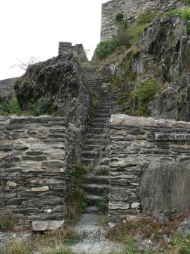 Die steile Treppe führte direkt zur Oberburg.