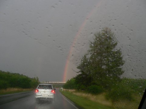 ... noch eine Weile, als wir in den Regen hineinfuhren.